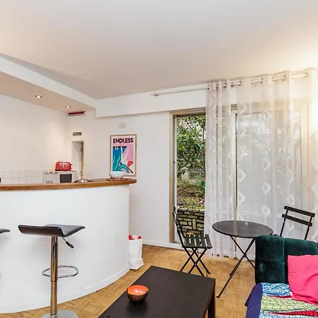 Bright Studio Near Canal Saint-martin