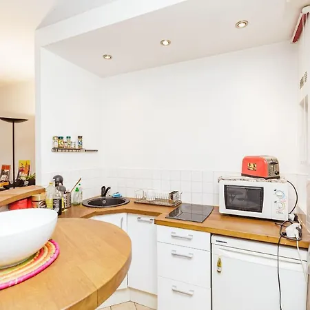 Apartment Bright Studio Near Canal Saint-martin